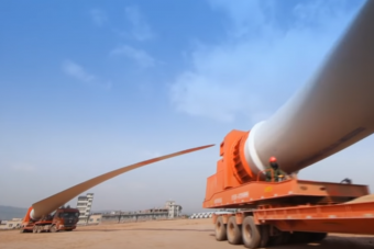 Észbontó látvány, ahogy Kínában szállítják a gigantikus szélturbinák lapátjait