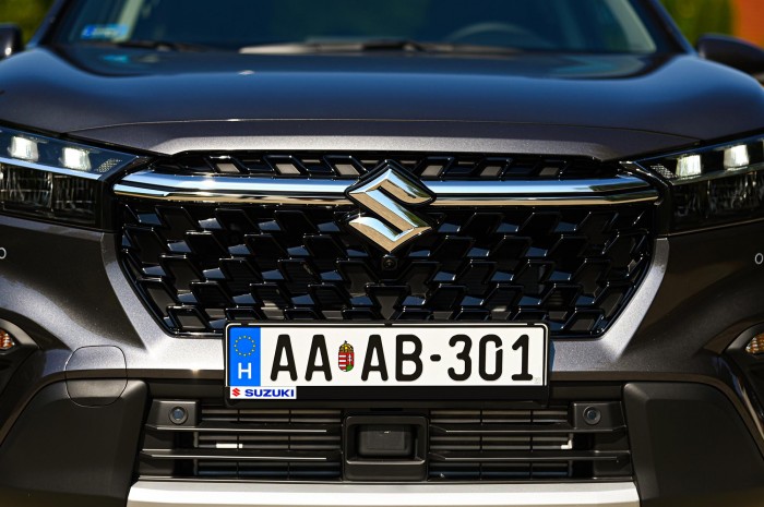 Suzukira kerültek az első új rendszámok, mutatjuk a fotókat 2