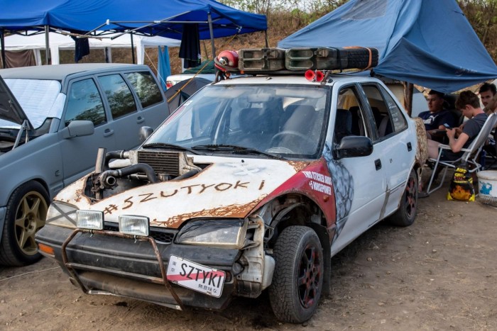 Elmebeteg magyar Suzuki született fillérekből 1 | Vezess Elmebeteg magyar Suzuki született fillérekből 1