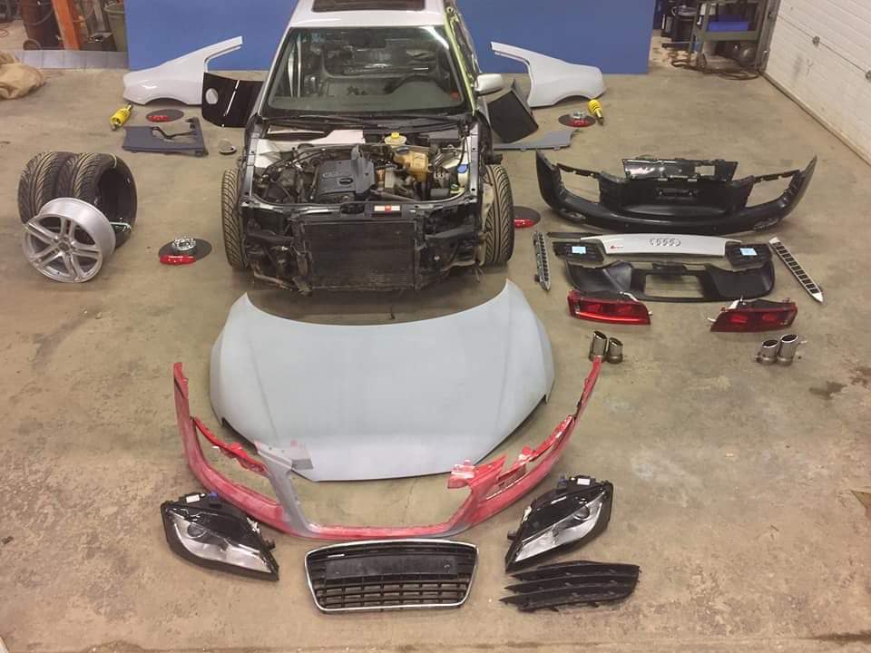 Mindenkit átver az Audi R8-as, óriási poént rejt a motortere 4 | Vezess Mindenkit átver az Audi R8-as, óriási poént rejt a motortere 4