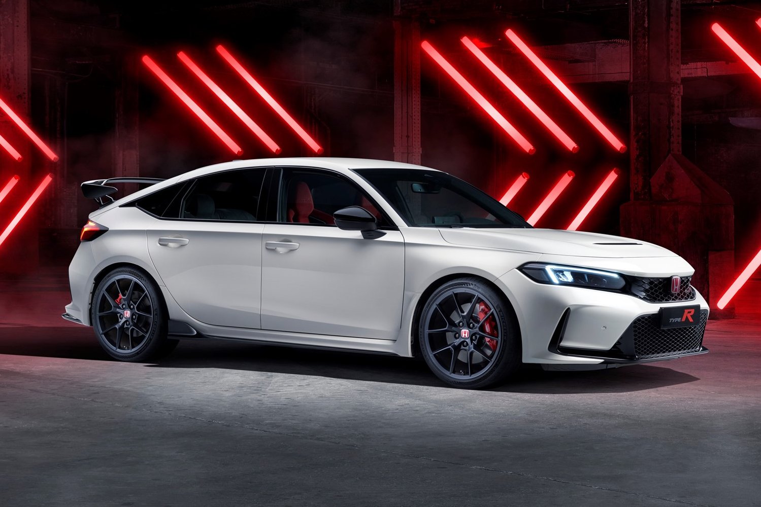 HONDA UNVEILS ALL-NEW CIVIC TYPE R | Vezess | Vezess