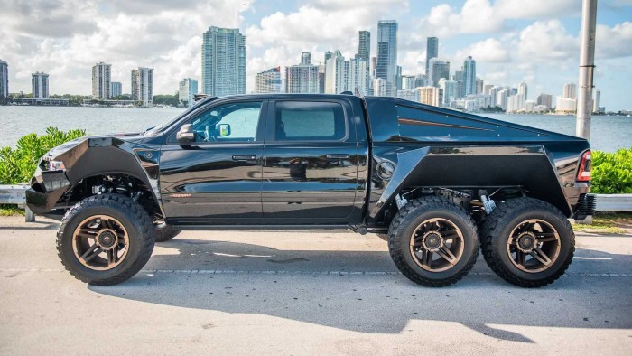 120 millióért adják a pokol hatkerekű, 850 lóerős szekerét 2