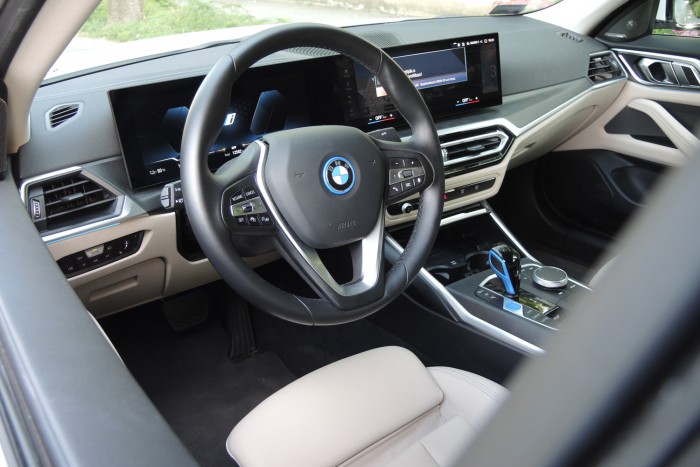 Kupénak látszó SUV a villanyhajtású BMW i4 75 Kupénak látszó SUV a villanyhajtású BMW i4 75