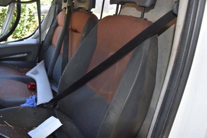 Kirepült a furgonjából egy sofőr Békéscsabán, mert maga mögött csatolta be az övet 1 | Vezess Kirepült a furgonjából egy sofőr Békéscsabán, mert maga mögött csatolta be az övet 1