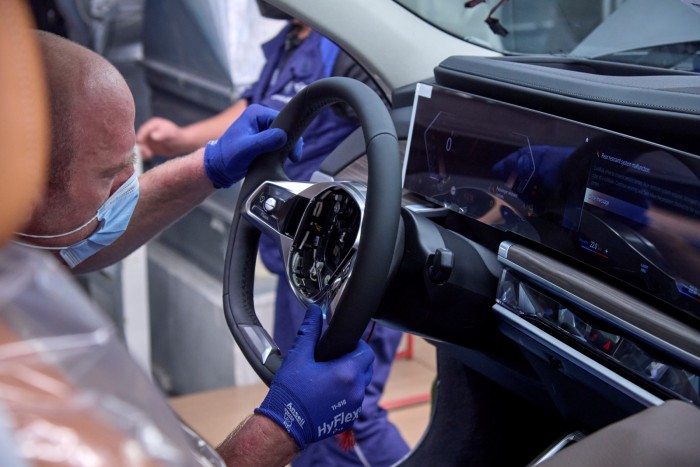 Bődületes beruházás után már gyártják az új BMW-t 7 | Vezess Bődületes beruházás után már gyártják az új BMW-t 7