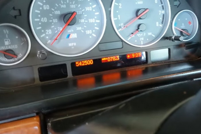 Hasít az 1 millió kilométer felé a világ legaktívabb BMW M5-öse 2