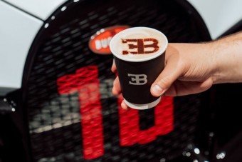 Megnéznéd, hogy vesznek autót a gazdagok? Egy kávé áráért megteheted