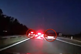 Satuféket nyomott az M7-esen, kis híján a szalagkorlátba küldte a másik autóst