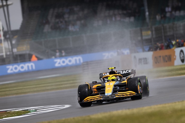 Halálos fenyegetésekkel bombázzák az F1-es pilótát