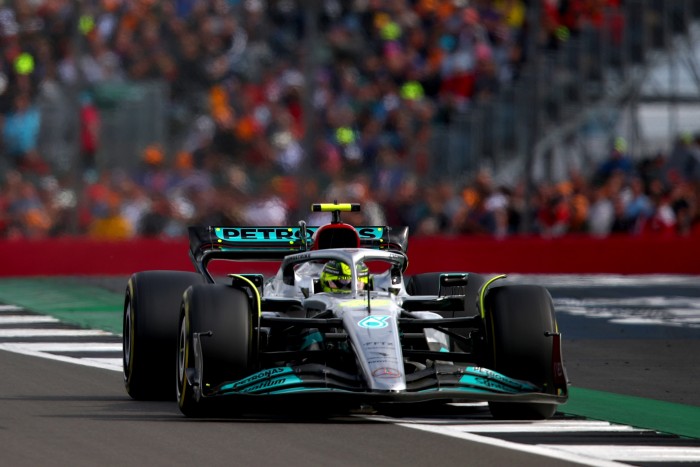 F1: Elvették Hamiltontól a győzelmet
