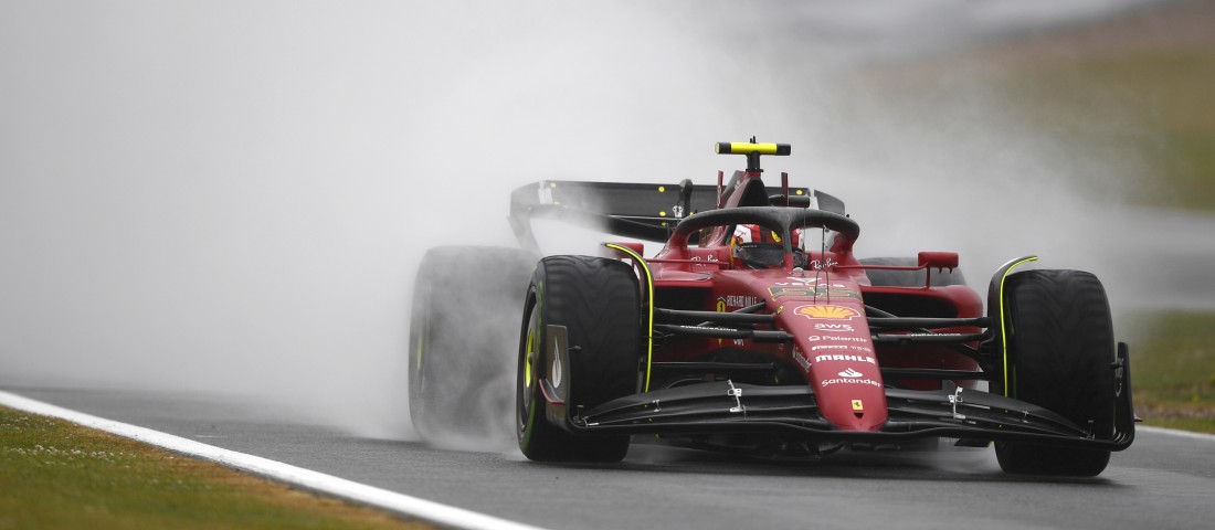 F1: Meglepetés, Sainz-pole a szakadó esőben