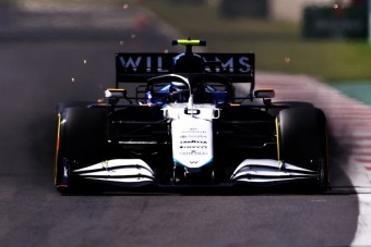 Átalakíthatják a Forma-1-es autókat a panaszok után