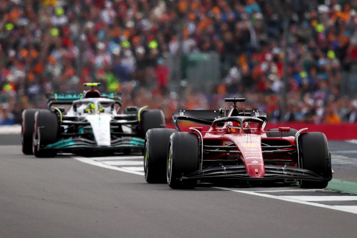 F1: Sokat nyert a Ferrari, Hamilton nagyot bukott