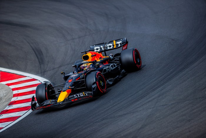 Verstappen: Ne nézzenek minket amatőrnek!