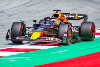 F1: Verstappené az osztrák pole, mindkét Merci összetört