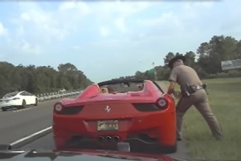 Hatalmával tussolta volna el ferraris gyorshajtását a politikus