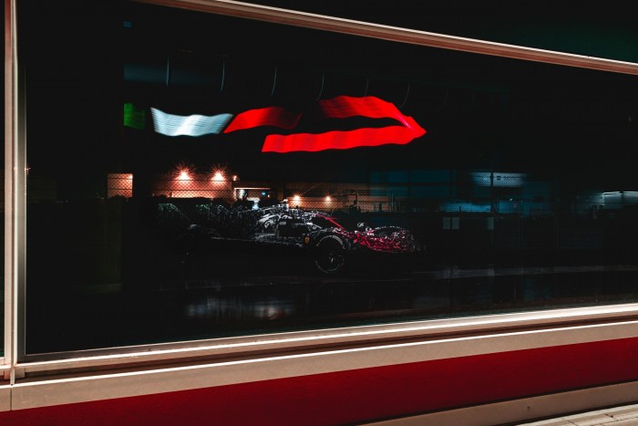 Leleplezték az új csúcskategóriás Ferrarit, itt az első kép 1