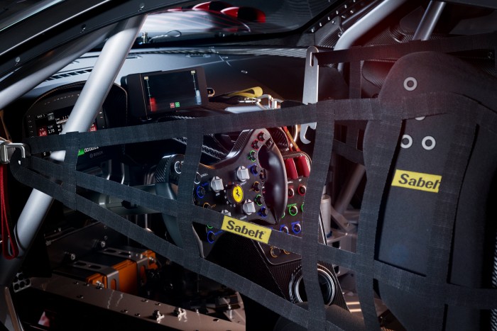 Itt az új Ferrari, nem az ereje adja el 8