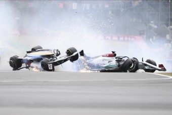 F1: Elképesztő nézői videókon Csou balesete 