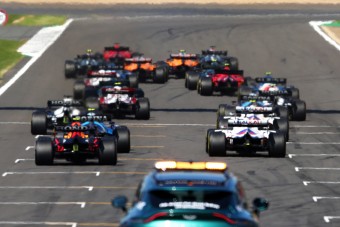 F1: Balhéra készülnek a Brit Nagydíjon