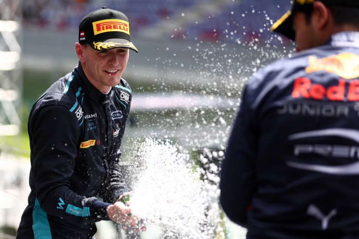 Új pilóta érkezhet a Forma-1-be, rá senki sem számított 2