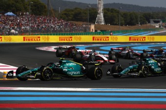 F1: Csapattársa büntetőfékezett Vettel előtt