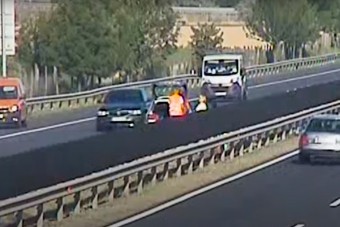 Hőstettet rögzített egy forgalomfigyelő az M3-ason