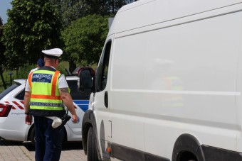 Nem kötik be magukat a hazai teherautó-sofőrök