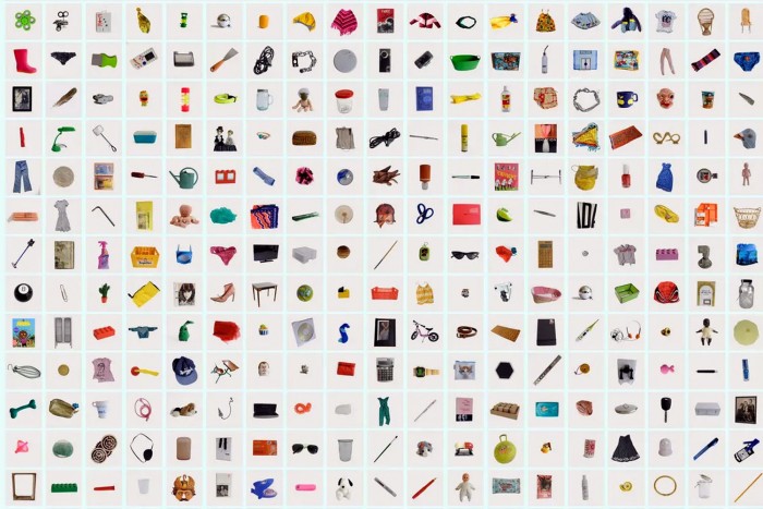 13 ezer fotón mutatja meg mindenét egy nő