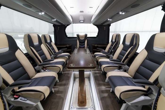 Extra komfortos luxusbusz katonai tiszteknek 1