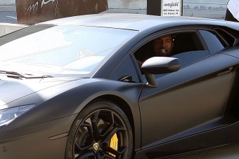 Autót tervez Kanye West
