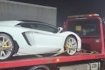 Durván túllépte a sebességhatárt, elkobozták a sportautóját