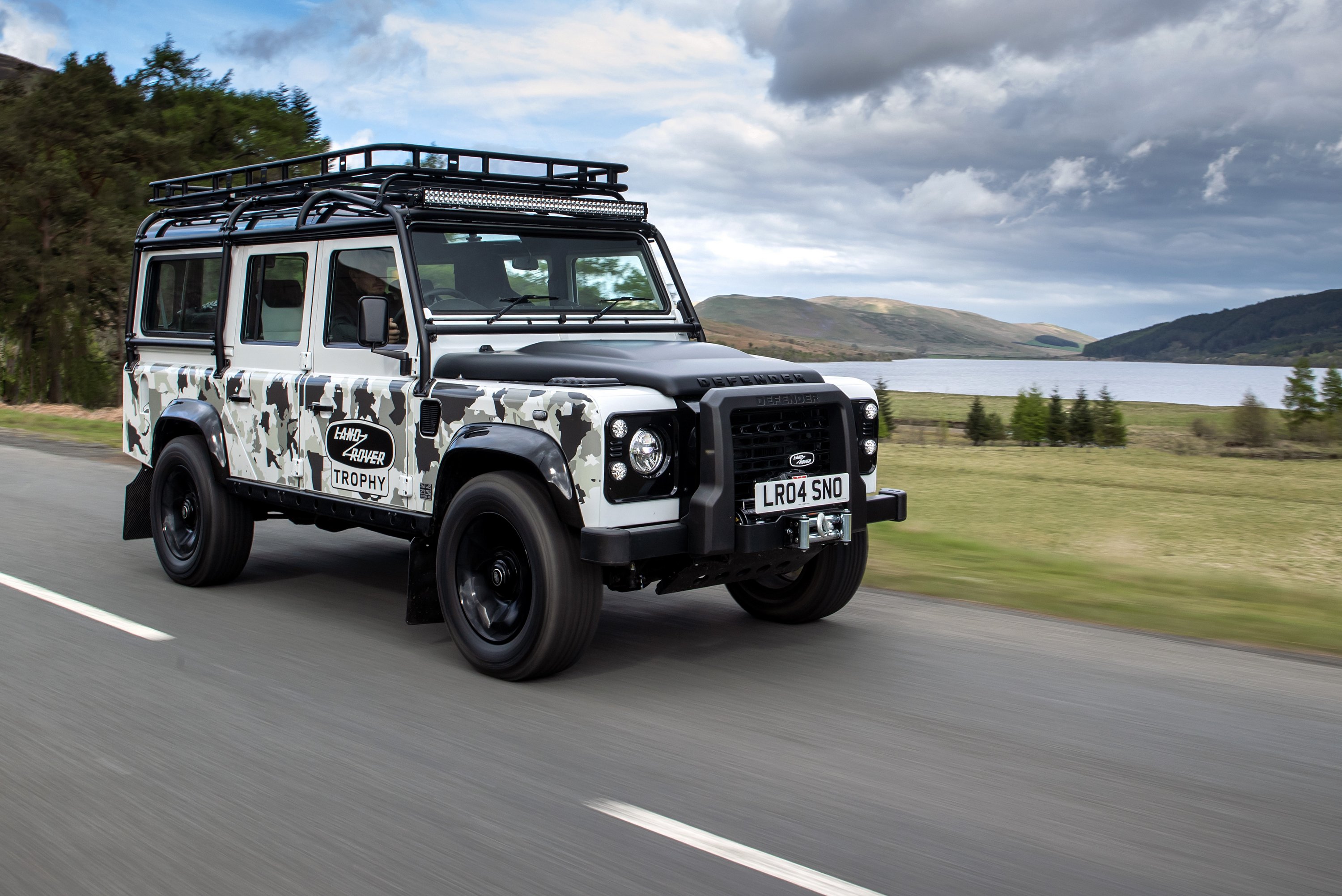 Veterán versenyautót épít a Land Rover 4