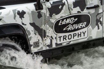 Veterán versenyautót épít a Land Rover