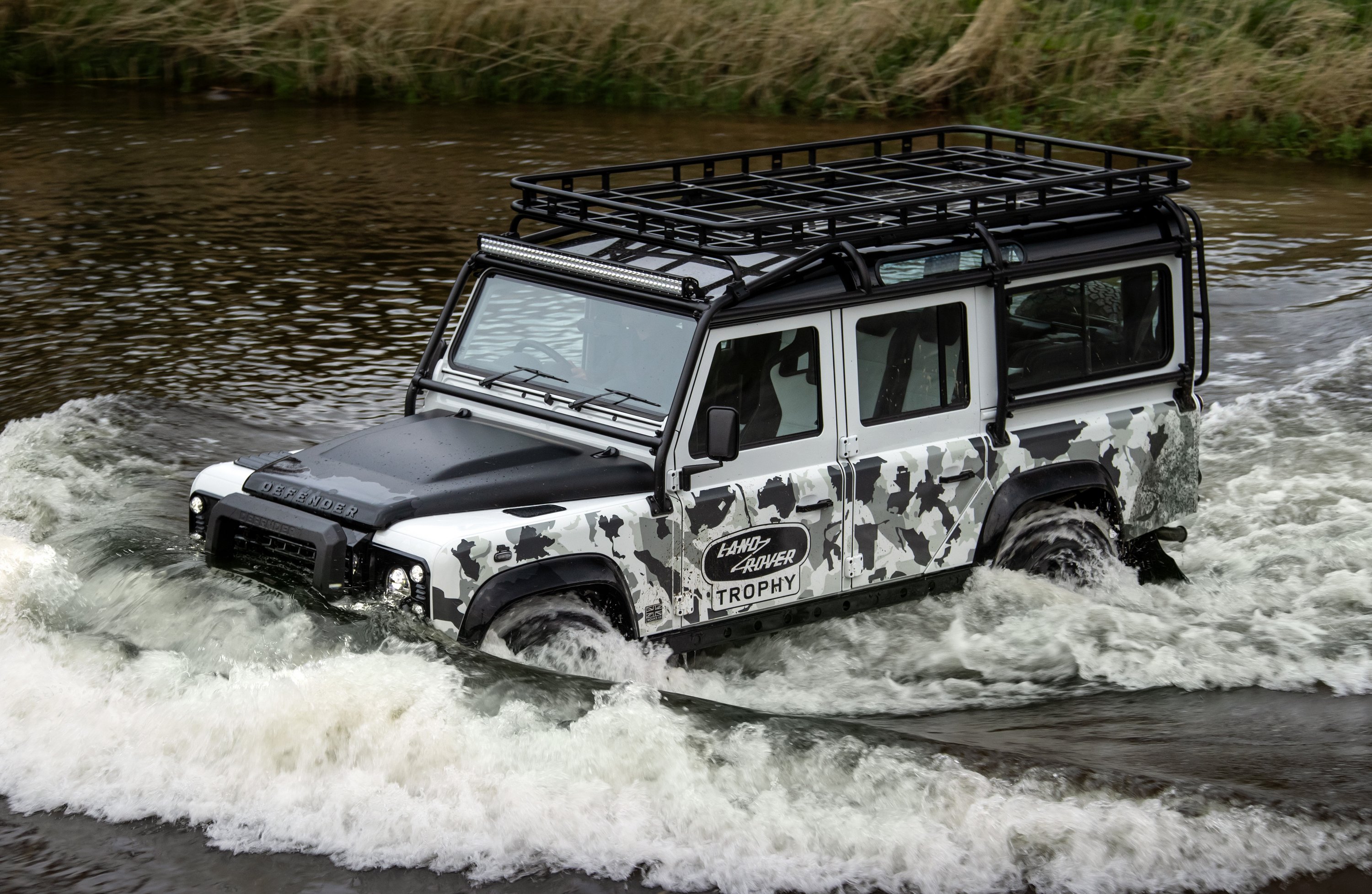 Veterán versenyautót épít a Land Rover 6