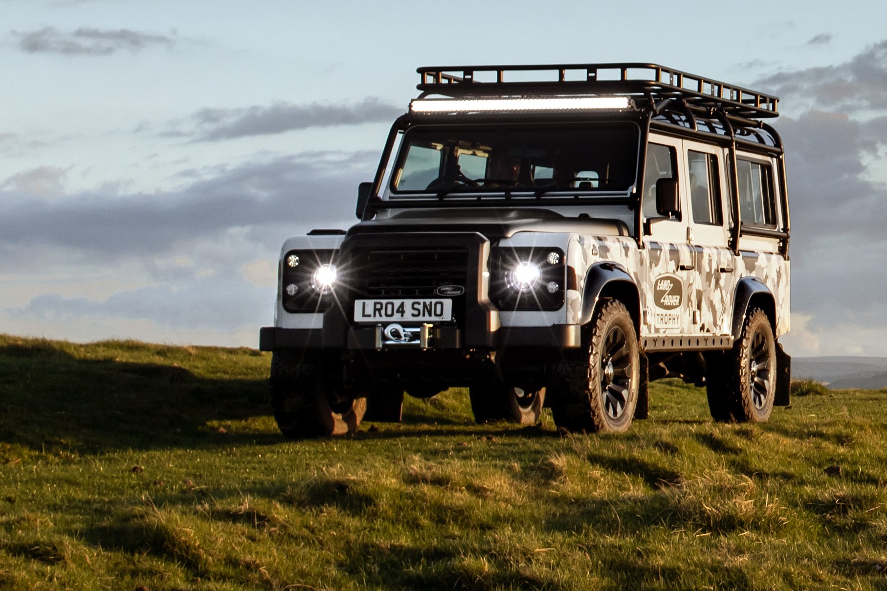 Veterán versenyautót épít a Land Rover 8