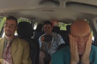 Autóba szorult kislányt mentettek a tapolcai rendőrök – videó 1