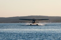 Repülő szállt le a Balatonra 31