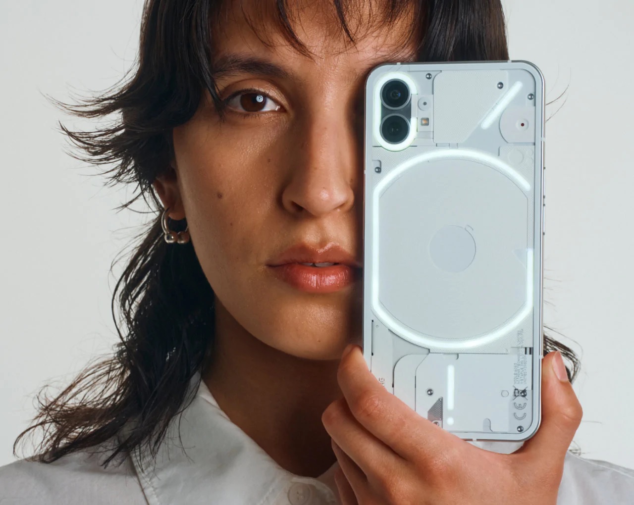 Félig átlátszó telefont mutattak be 2 | Vezess Félig átlátszó telefont mutattak be 2