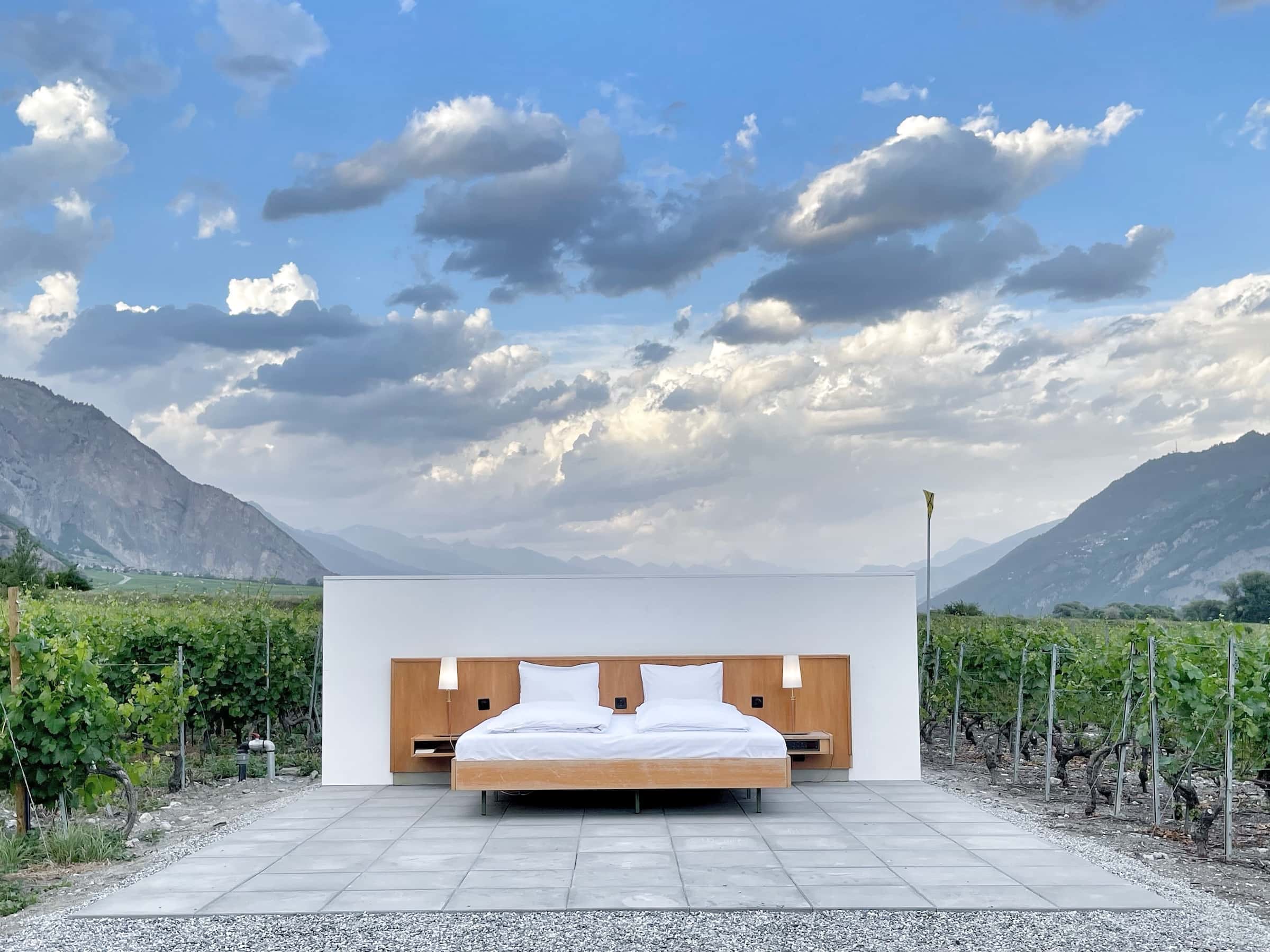 Mit keres egy franciaágy a benzinkúton? 2