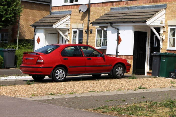 Fél éve szivatják saját kocsibeállóján