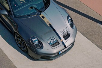 30 évnek állít emléket ez a Porsche 911