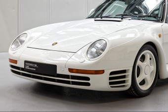 Valódi csoda az évekig restaurált Porsche, F1-es pilóta kapta