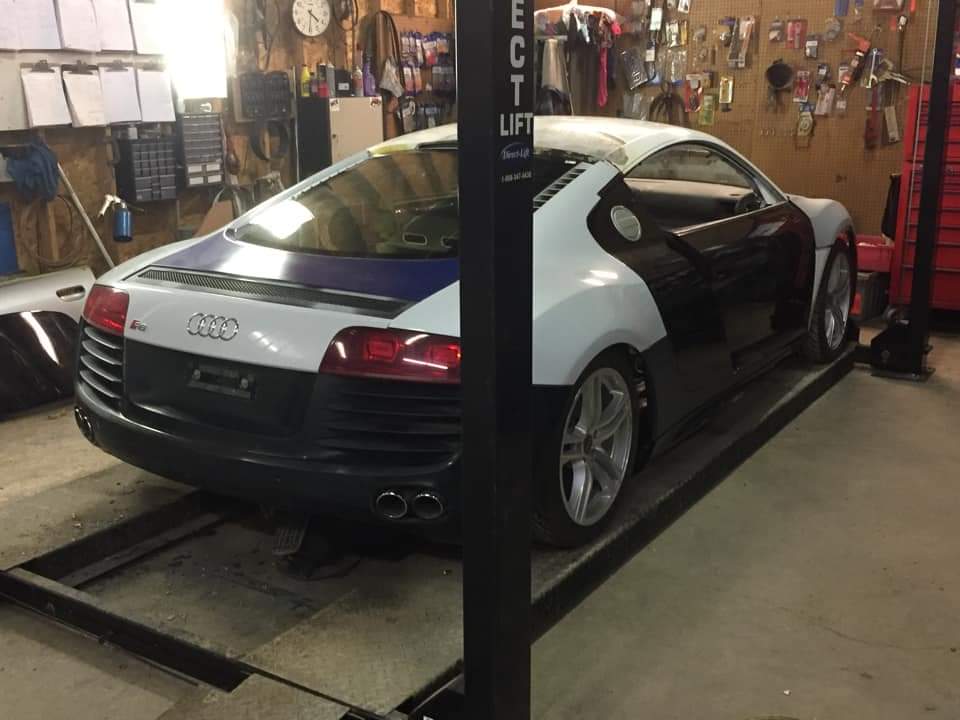 Mindenkit átver az Audi R8-as, óriási poént rejt a motortere 2 | Vezess Mindenkit átver az Audi R8-as, óriási poént rejt a motortere 2