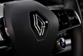 Hivatalos: új importőre lesz a Renault-nak itthon