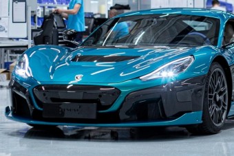 Már javában gyártják az 1900 lóerős villanyautót