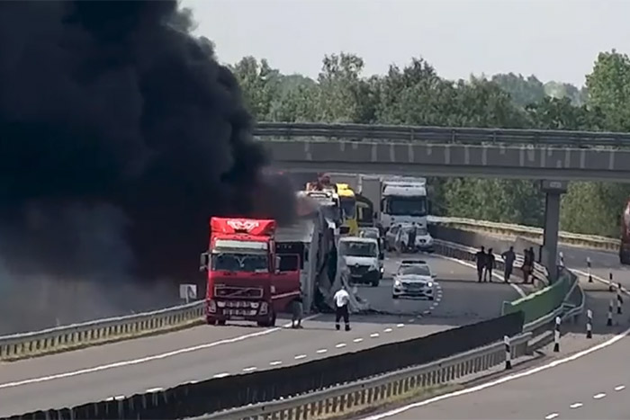 Videón, ahogy 22 tonna banán égett el az M35-ösön