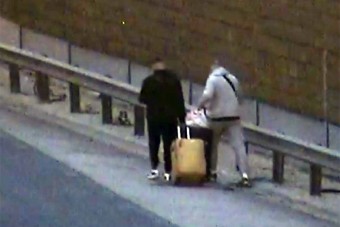 Bőröndökkel sétálgattak az M0-son, végül felszívódtak