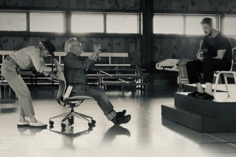 Nézd meg Steven Spielberg első videóklipjét!