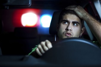 Rendőrök elől menekült, rendőrt ütött el